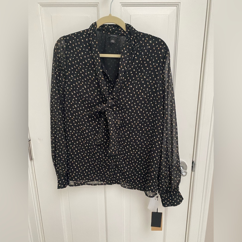 Halogen NWT crepe tie neck top